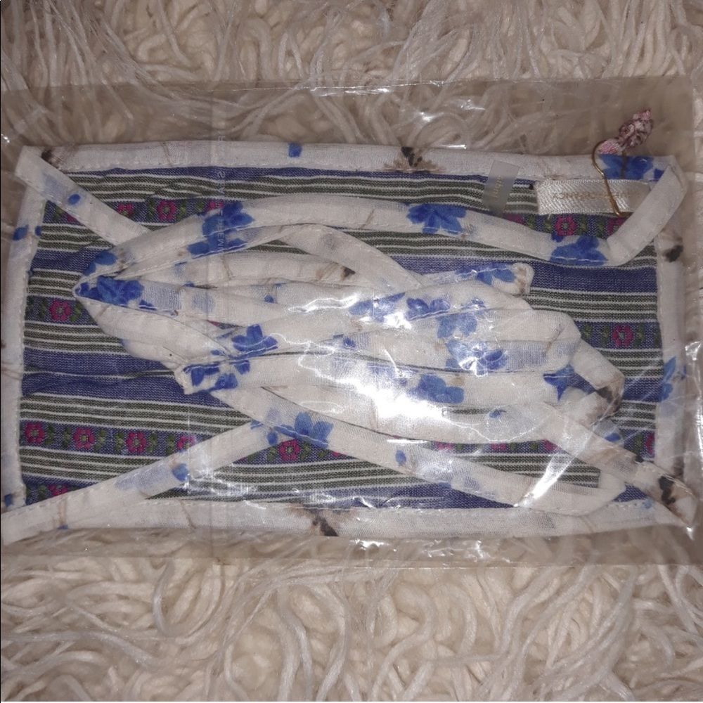 LOVESHACKFANCY Double Sided Tie String Bow Face Mask - Picture 2 of 3